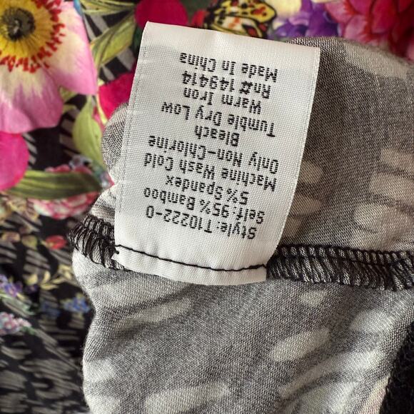 Johnny Was Long sleeve V Neck T-Shirt size 14 - Picture 5 of 9